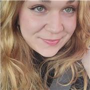 Diplomata in Lingue. Disponibile per aiuto compiti e ripetizioni di lingue (inglese e francese) e materie umanistiche.